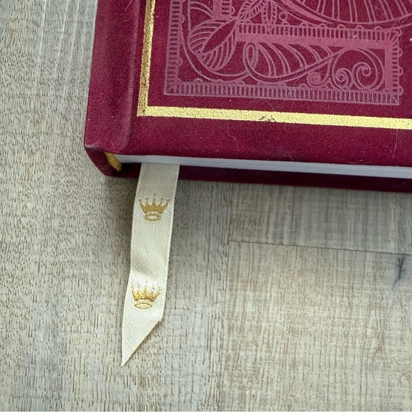 Hallmark Gift Series “The Secret Garden” Burgundy Velvet Hardback Kids Book - Picture 3 of 7